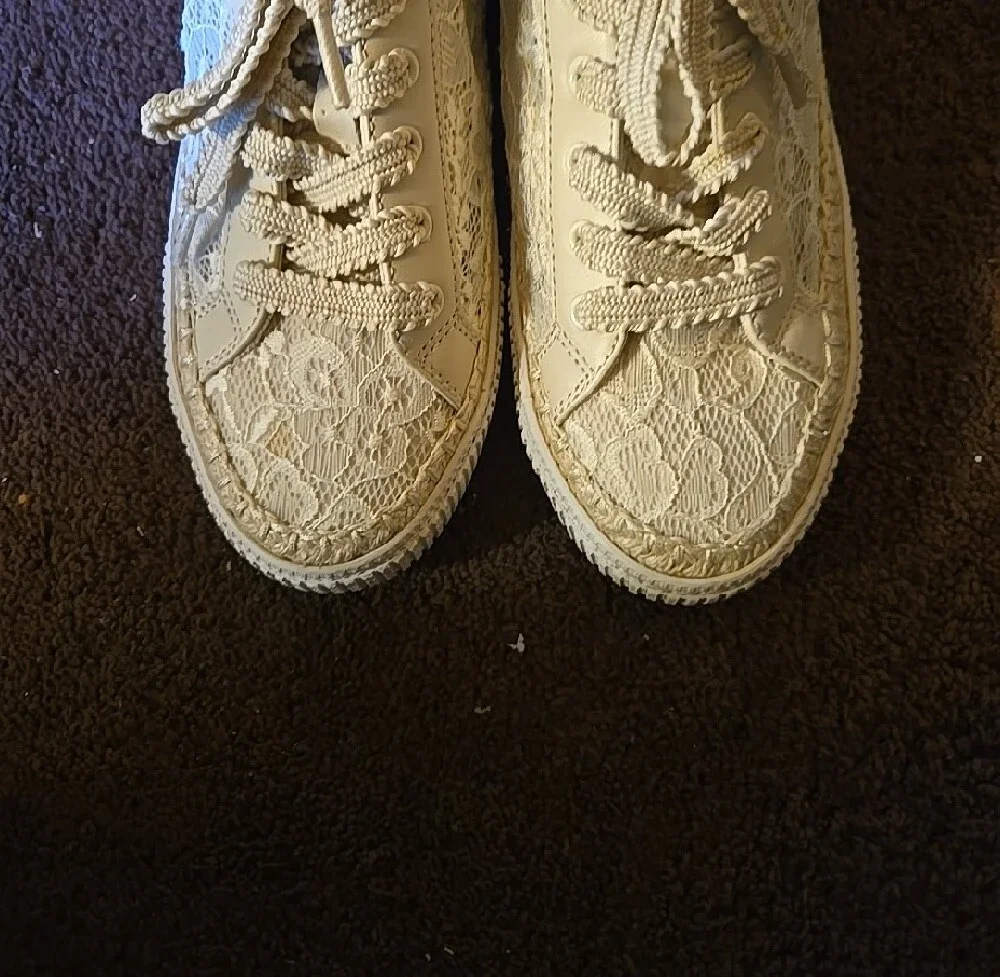 Marc Fisher Cream Lace Platform Sneakers Size 9. Worn Once - Picture 5 of 8